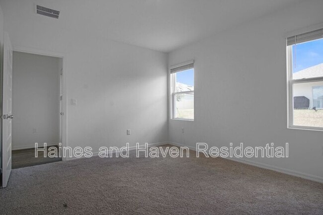 Building Photo - 5714 Somerset Dr