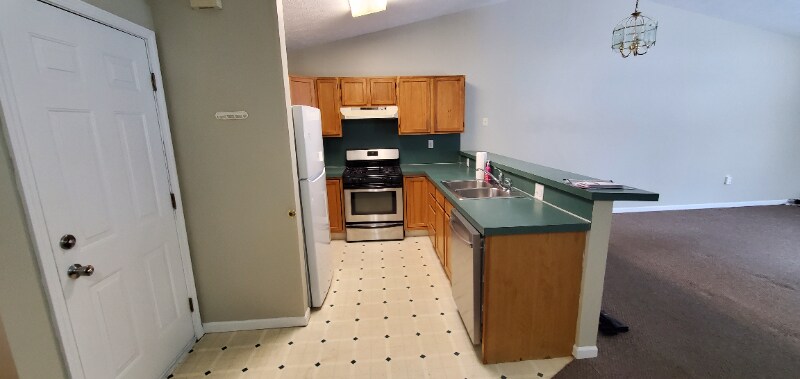 Building Photo - 3613 Newcastle Dr SE