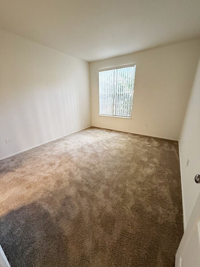 Building Photo - 2 Bed/2 Bath Condo in Martinique Complex -...