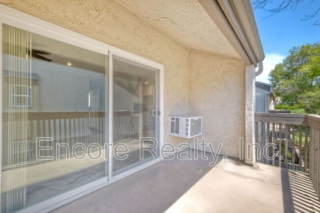 Building Photo - 8545 Villa La Jolla Dr