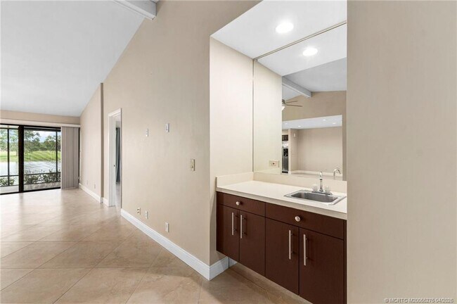 Building Photo - 3281 SW Bobalink Way