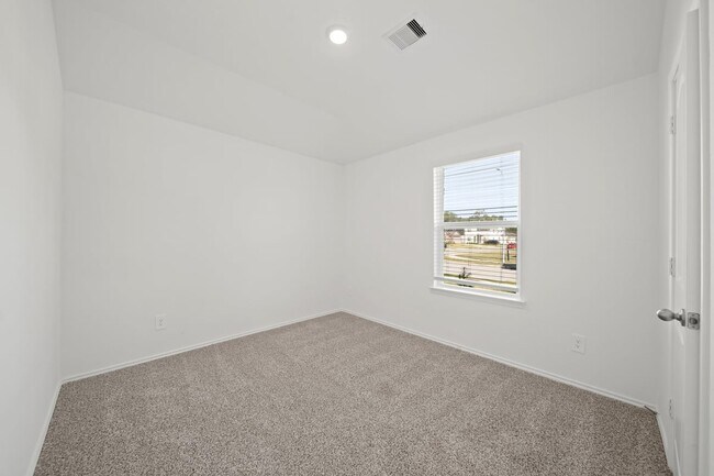 Building Photo - 210 Bella Wy