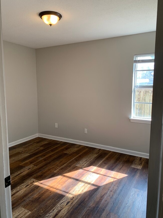 Building Photo - 8082 Ashbrook Dr