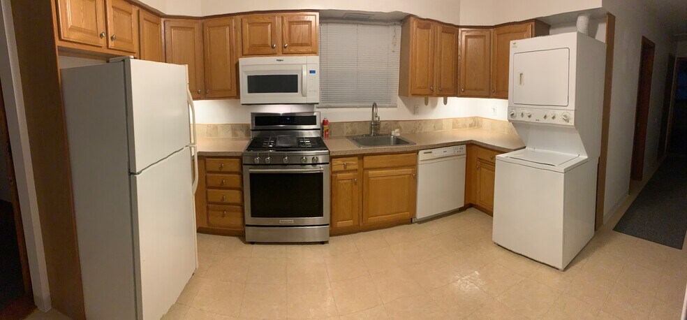 Building Photo - 203 5th St