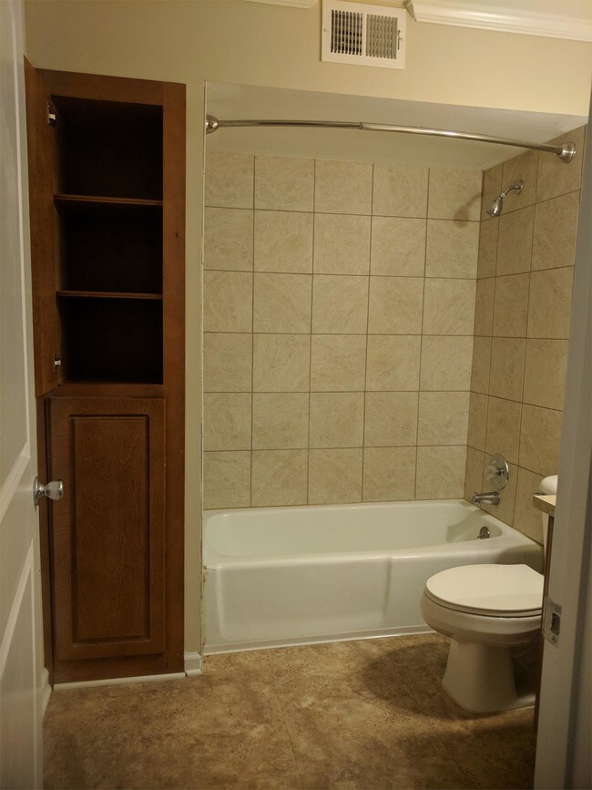 Building Photo - 3807 Pembrook Ct