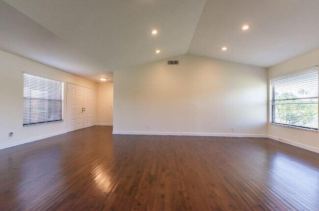 Building Photo - 13335 Cross Pointe Dr