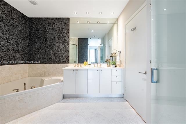 Building Photo - 901 Brickell Key Blvd