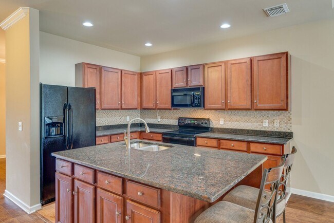 Building Photo - Beautiful 2-Bed, 2.5-Bath Townhouse in Har...