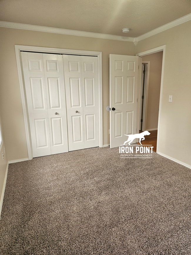 Building Photo - Candlestick Park Sub-3bed/2bath w/2 car ga...