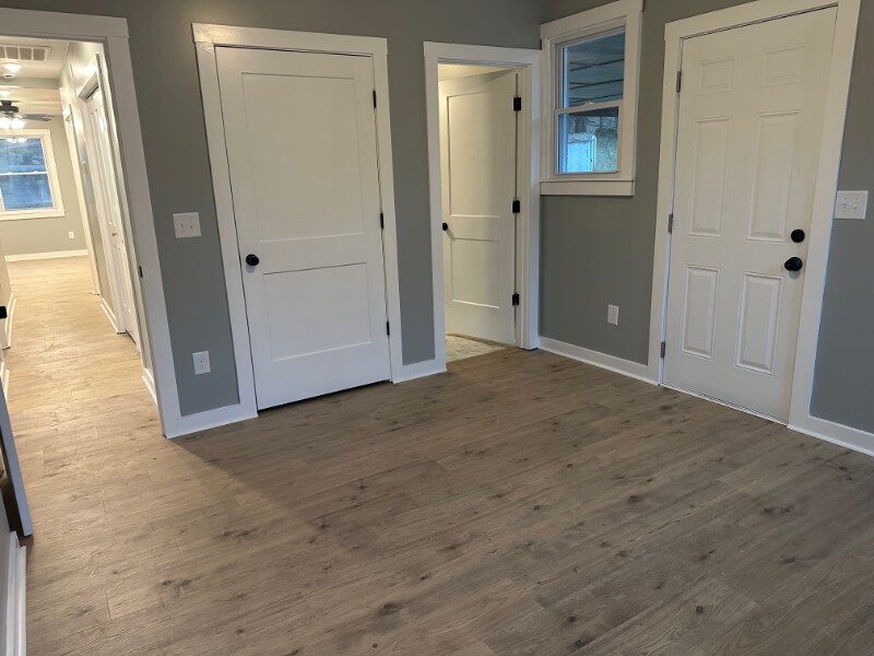 Building Photo - 316 Valley View Dr