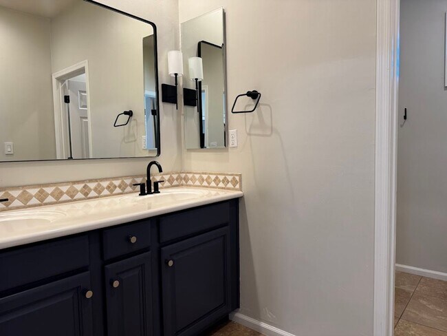 Building Photo - Resort-Style Phoenix Home with Pool, Outdo...