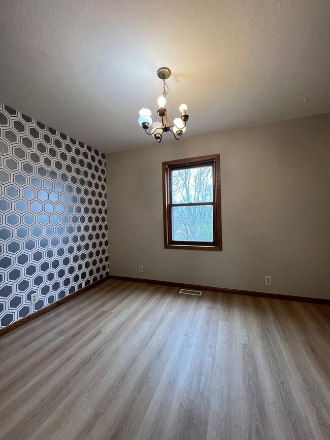 Building Photo - 2540 S Edgewood Dr