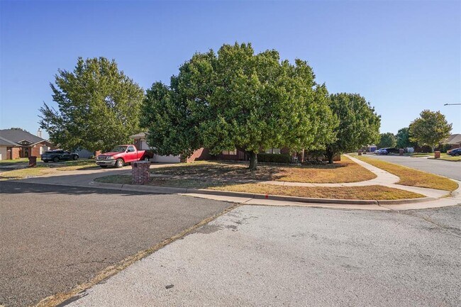 Building Photo - 16300 Seminole Pointe Pl