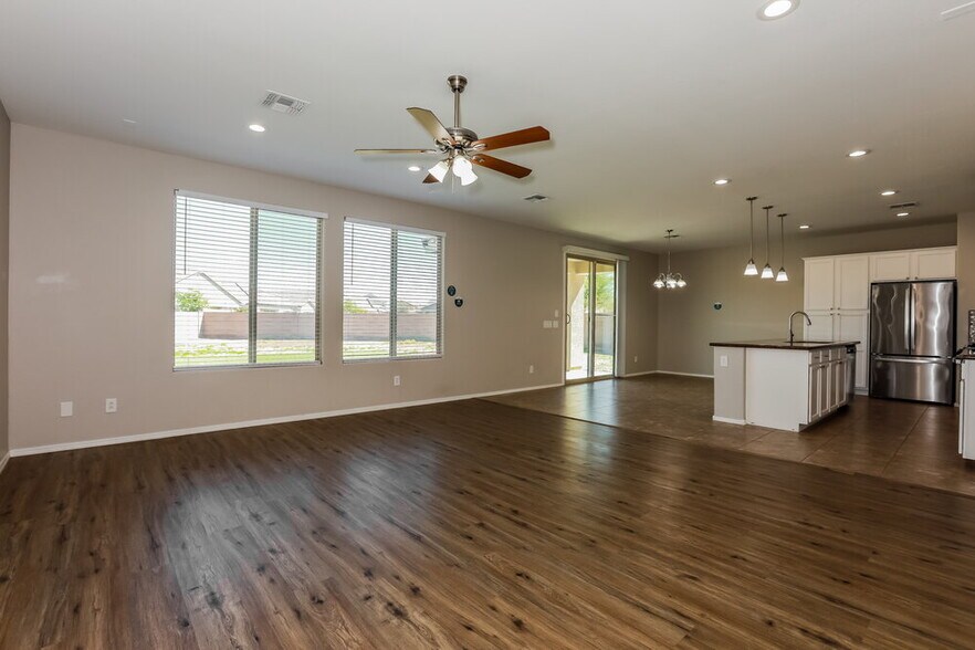 Building Photo - 21004 E Cherrywood Dr