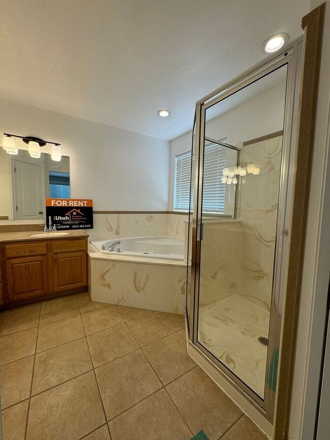 Building Photo - 5 bdrm 3 bth Home 2 Car Garage- Solar Panels! Coming Soon!