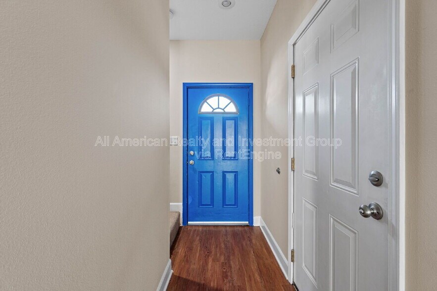 Building Photo - 511 Arbor Lake Dr