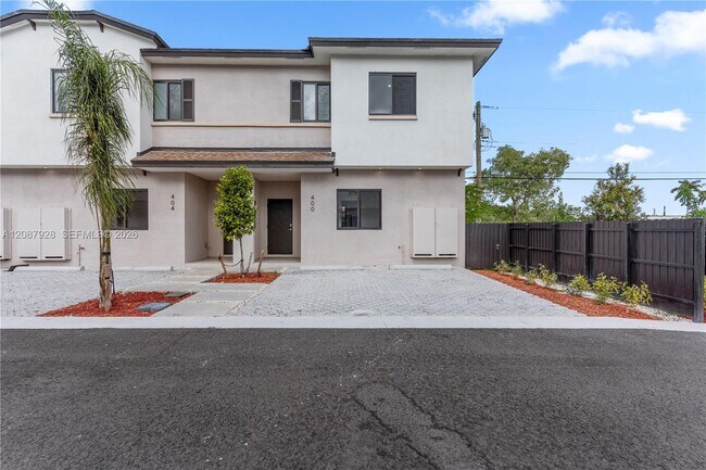 Building Photo - 405 W Palm Dr