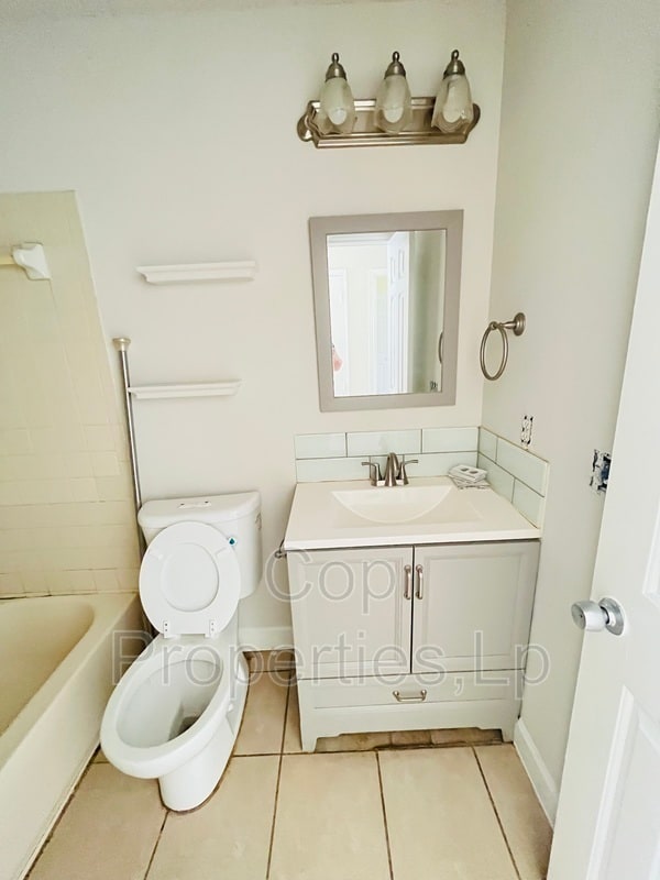 Building Photo - 6319 Waddesdon Wood