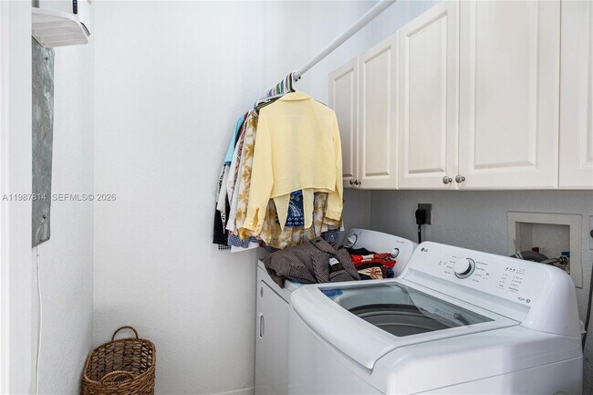 Building Photo - 7726 SW 193rd Ln