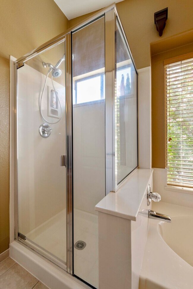 Building Photo - Gorgeous fully furnished home in Gilbert w...