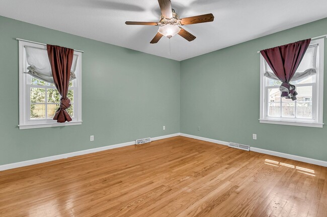 Building Photo - Move-In Ready Home in a Prime Summerville ...