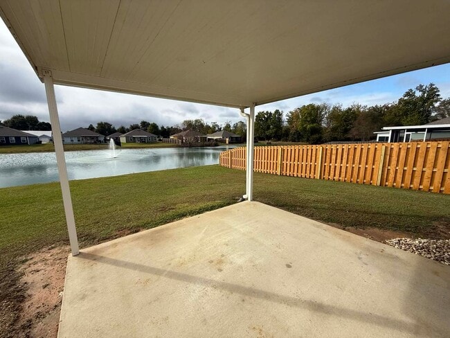 Building Photo - Three Bedroom Two Bath - Foley