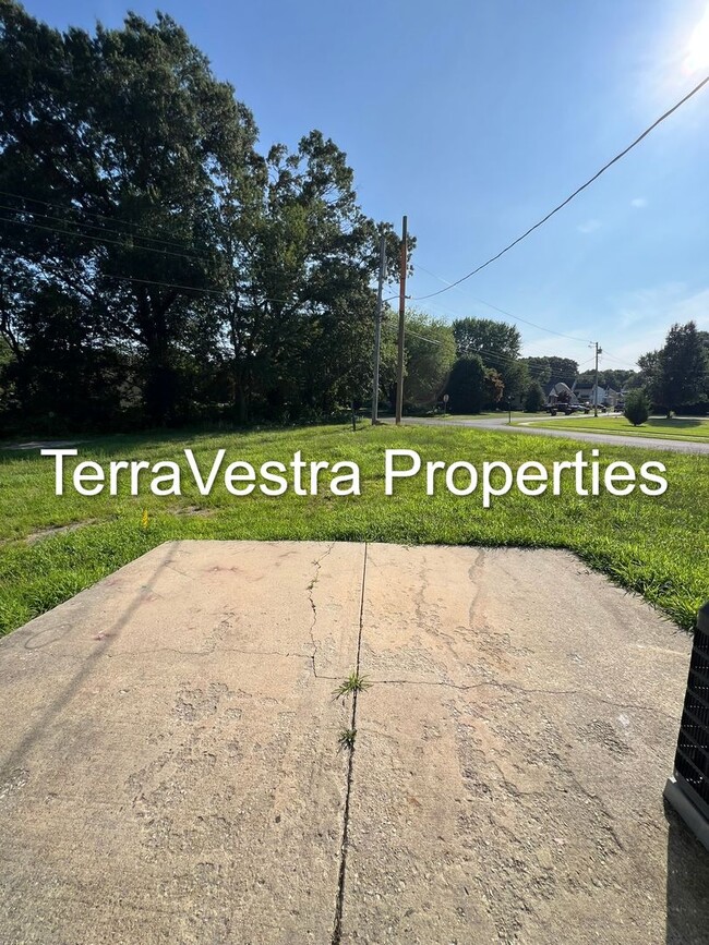 Building Photo - 4 Bed Single Family house in Glassboro!
