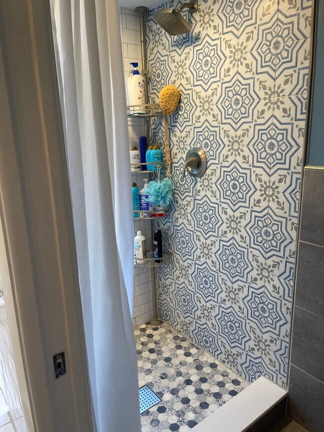 Master Bath Shower - 14641 Village Glen Cir