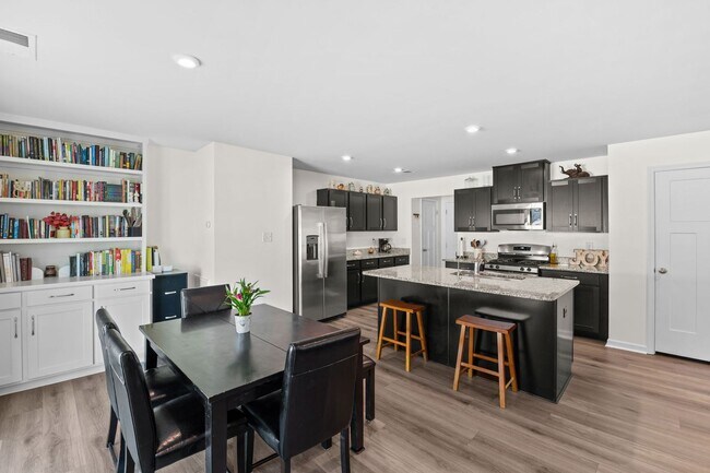 Building Photo - Beautiful 4-Bedroom Home with Fenced Backyard & Open Floor Plan!