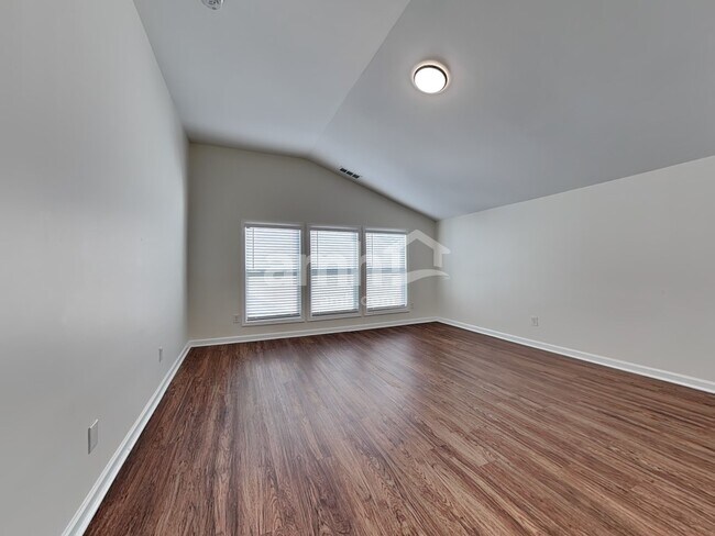 Building Photo - 1152 Balvaird Dr SE