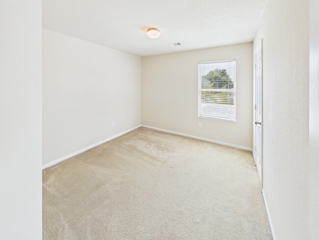Building Photo - 3319 Apple Dale Dr
