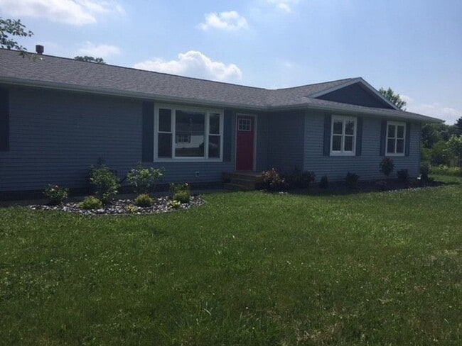 Building Photo - Beautiful home, rural setting but close to...