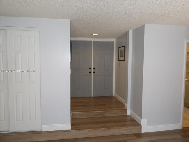 Building Photo - 9331 NW 33rd Manor