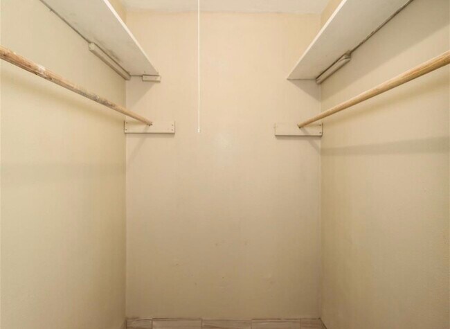 Building Photo - 501 Ladd St