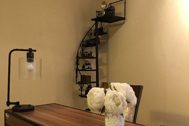 Den - 2119 E Bradford Ave