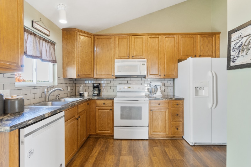 Building Photo - 15614 Cottonwood Ave