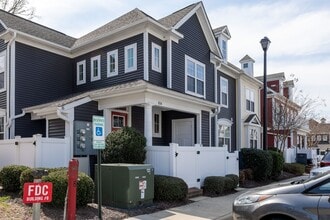 Building Photo - 2 bedroom condo close to W&M