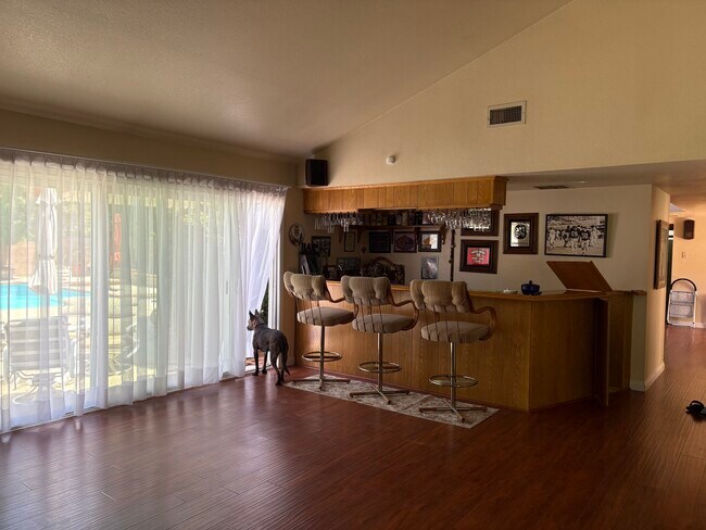 Building Photo - 948 Ettin Ave
