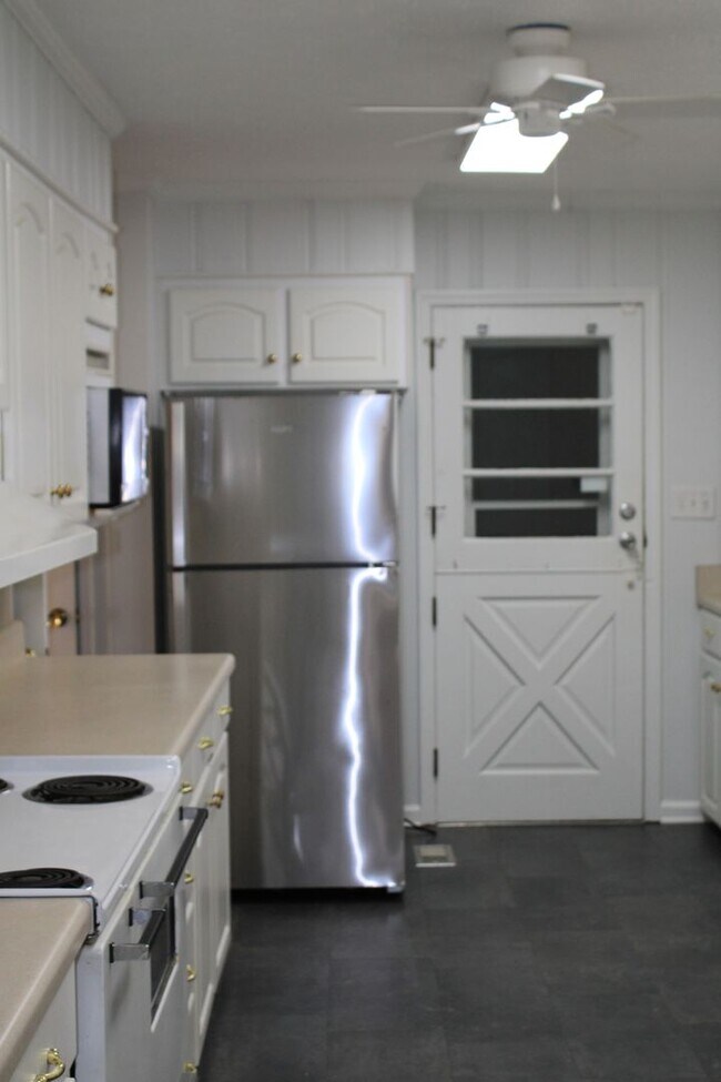 Building Photo - 3 Bedroom 2 bath W/ Bonus In Hammond Hills