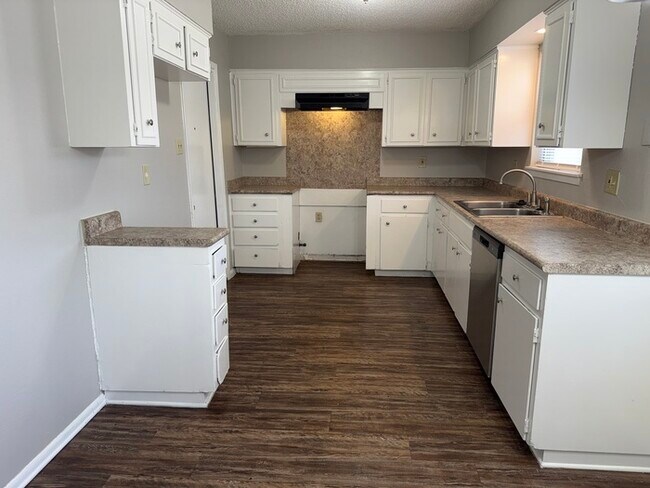 Building Photo - 5015 David Scott Dr