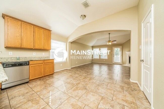 Building Photo - 3 Bedroom Pet-Friendly Home in Arlington, TX with Main Street Renewal