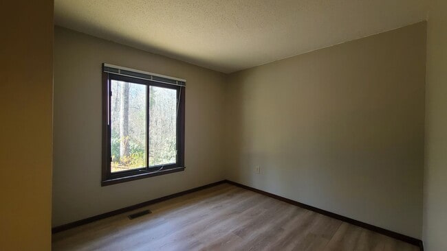 Building Photo - Private Setting With Views