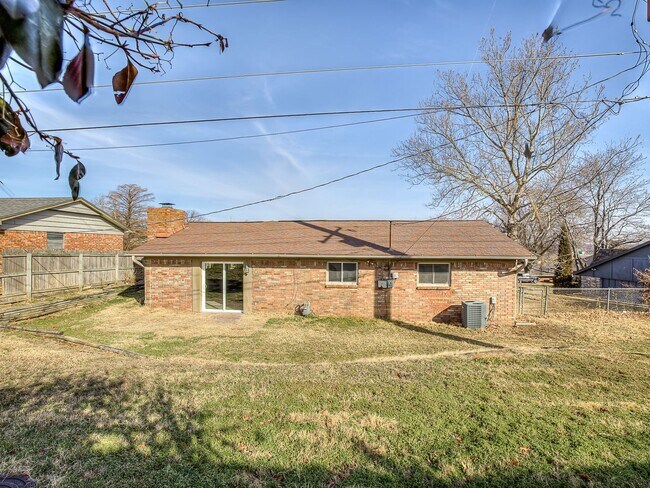 Building Photo - 3 bed / 2 bath home in great location!