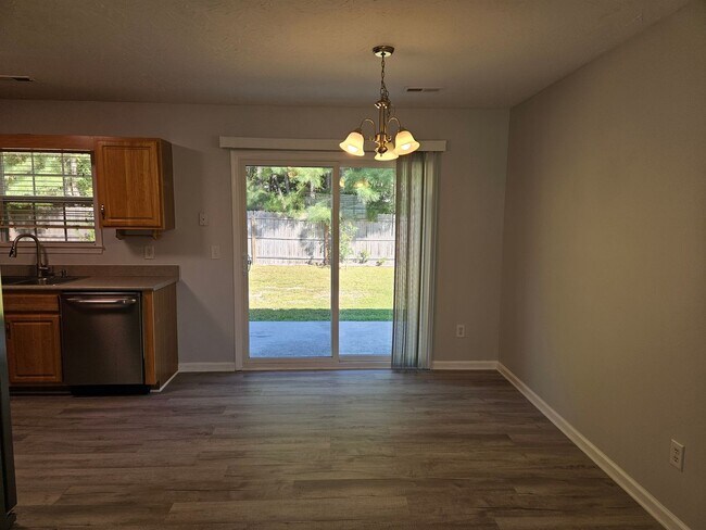 Building Photo - 3 bedroom, 2 bath home in the Neighborhoods of Holly Ridge Community