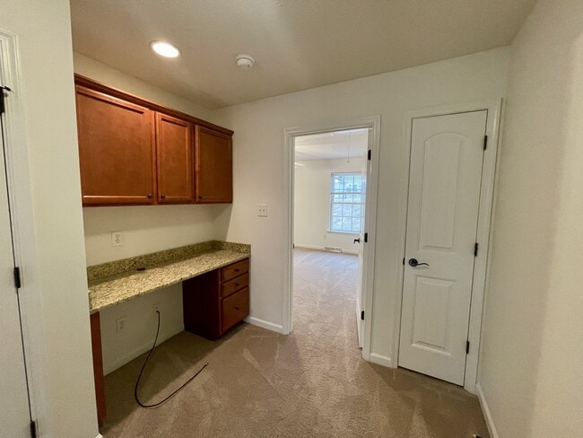 Building Photo - 111 Old Tavern Cir