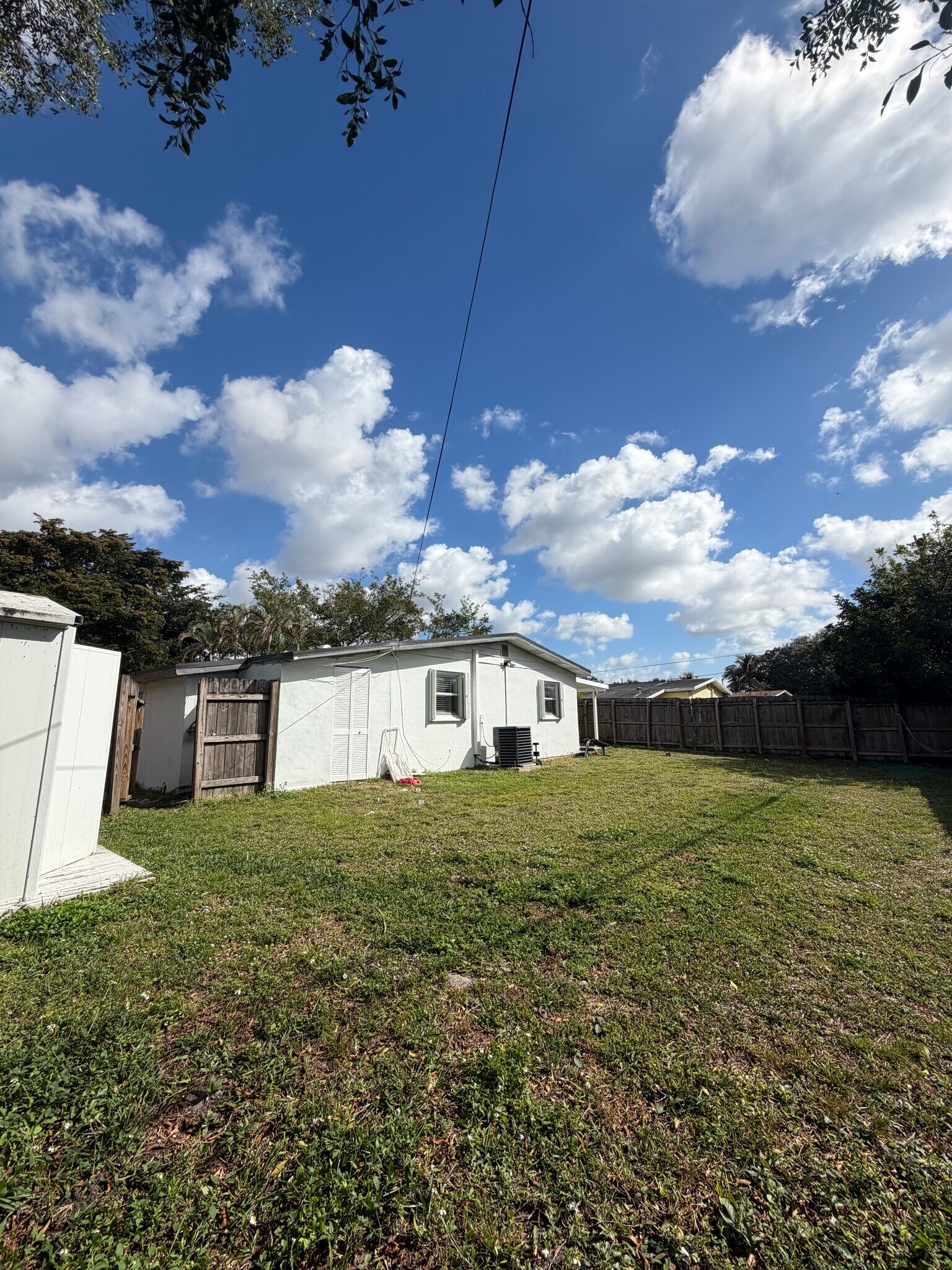 Building Photo - 6120 SW 38th St