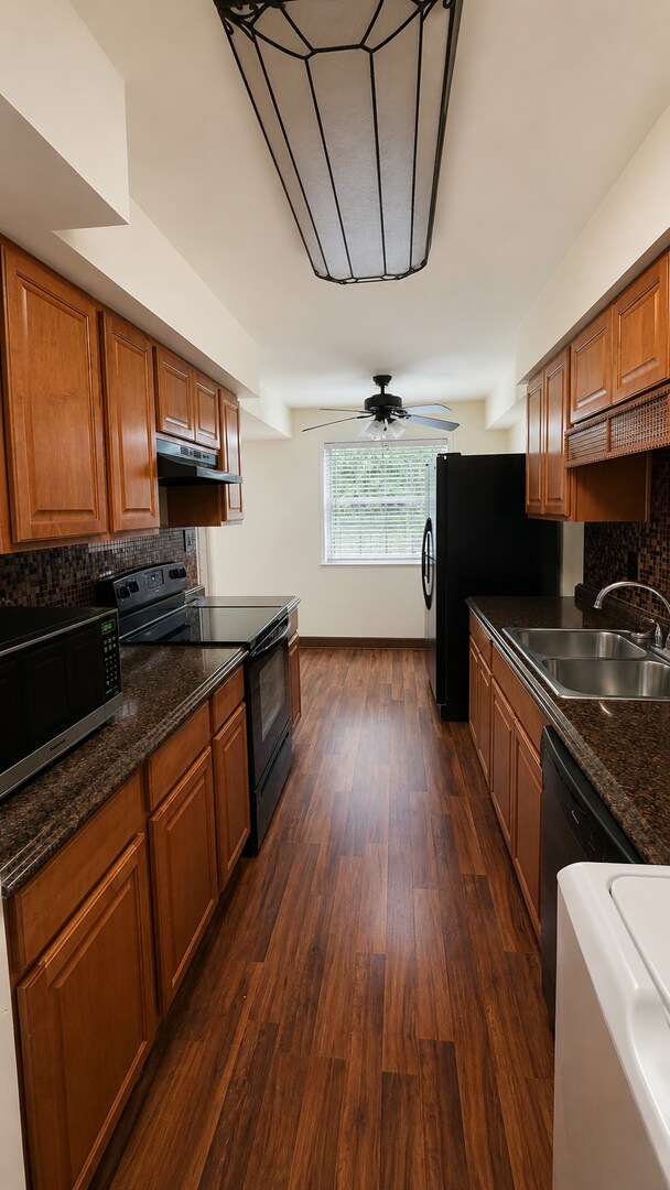 Building Photo - 13856 Oakbrook Dr