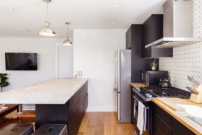 Building Photo - 1523 Morton Terrace