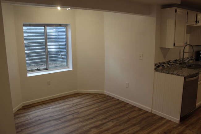 Dining Nook - next to kitchen, open and bright - 2712 S Cole Ct