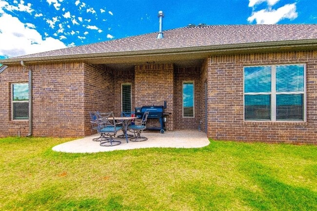 Building Photo - 2244 E Kellan Ct Terrace